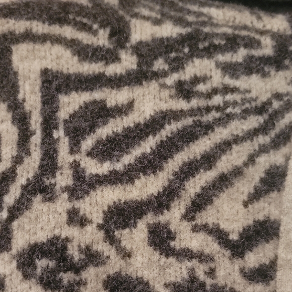 Lou & Grey Gray and Black Patterned Hoodie - Picture 5 of 6